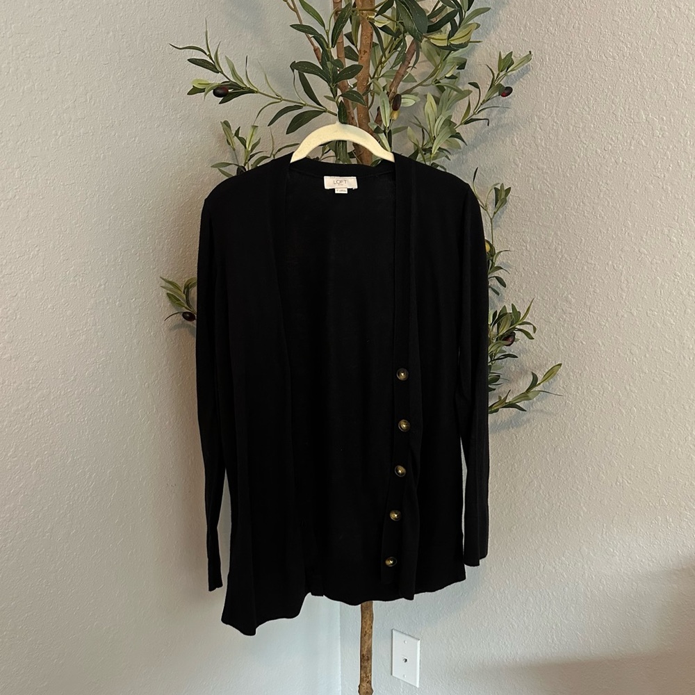 🌟$10 or Less + BOGO on Sale Items!🌟 LOFT Women’s Black Button Detail Cardigan